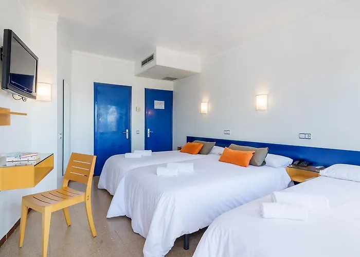 & Diving Les Illes Отель